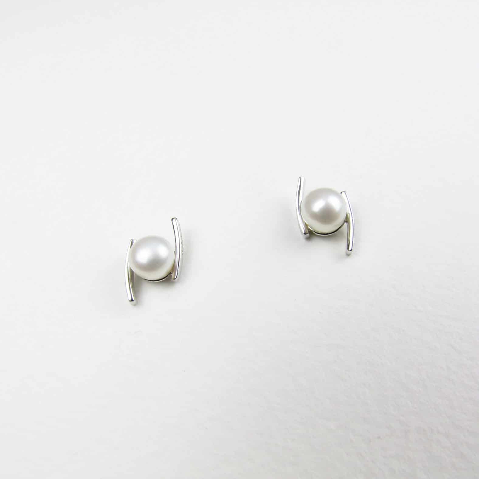 Esencia Pearl Earrings