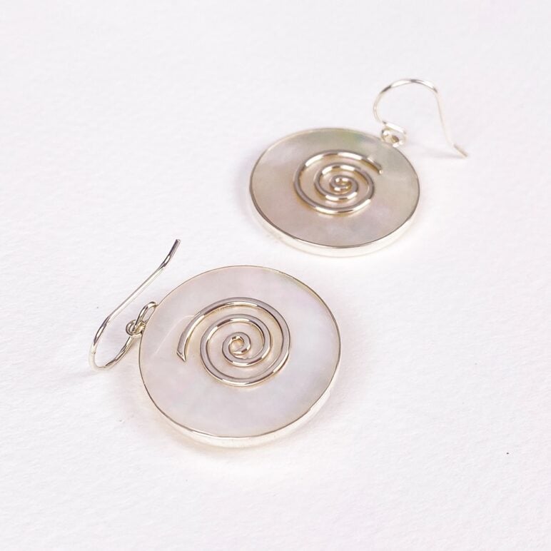 Pendientes Bali de madreperla