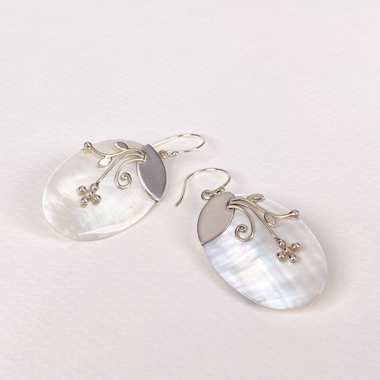 Pendientes Bali de madreperla
