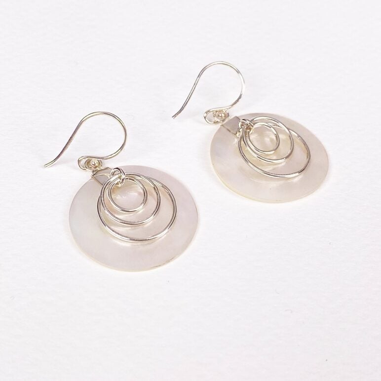 Pendientes Bali de madreperla