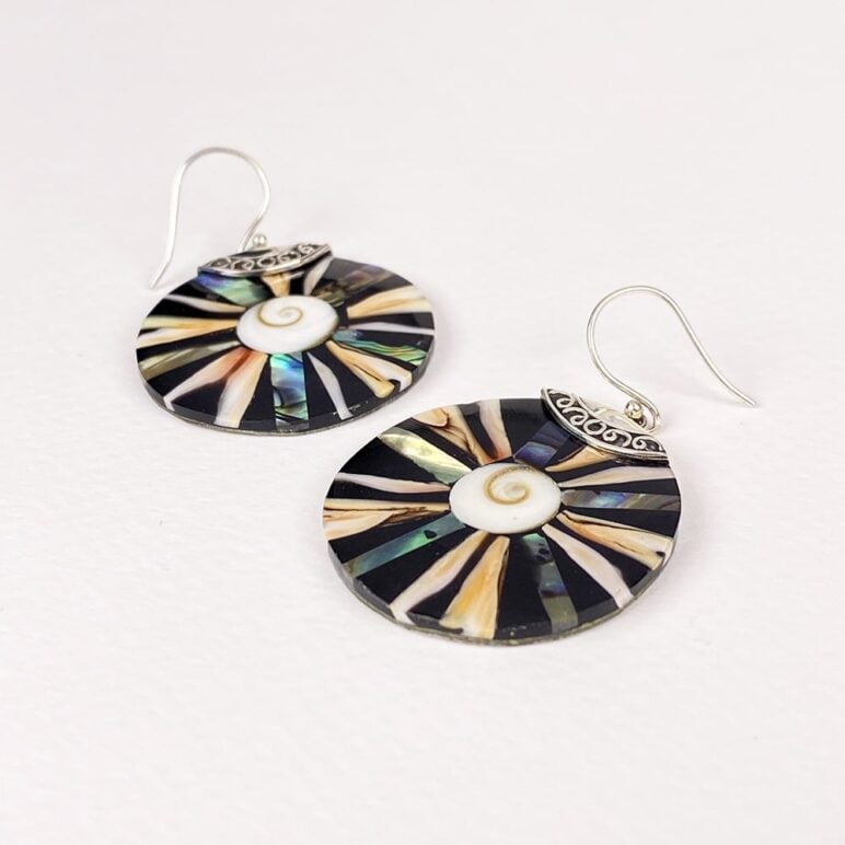 Pendientes Bali de concha y madreperla