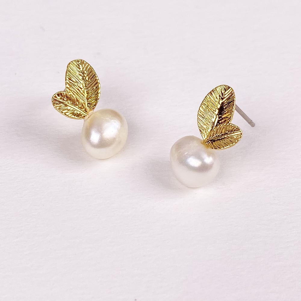 Lucia Pearl Earrings