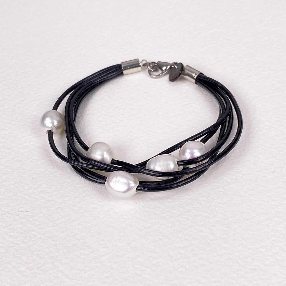 Black Calima Multi-Pearl Bracelet