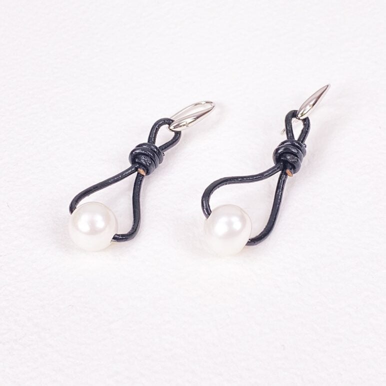Black Calima Loop Pearl Earrings