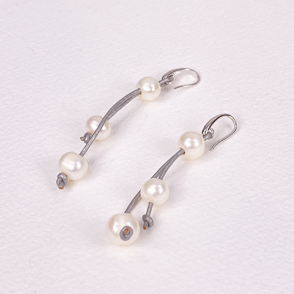 Grey Calima Multi-Pearl Earrings