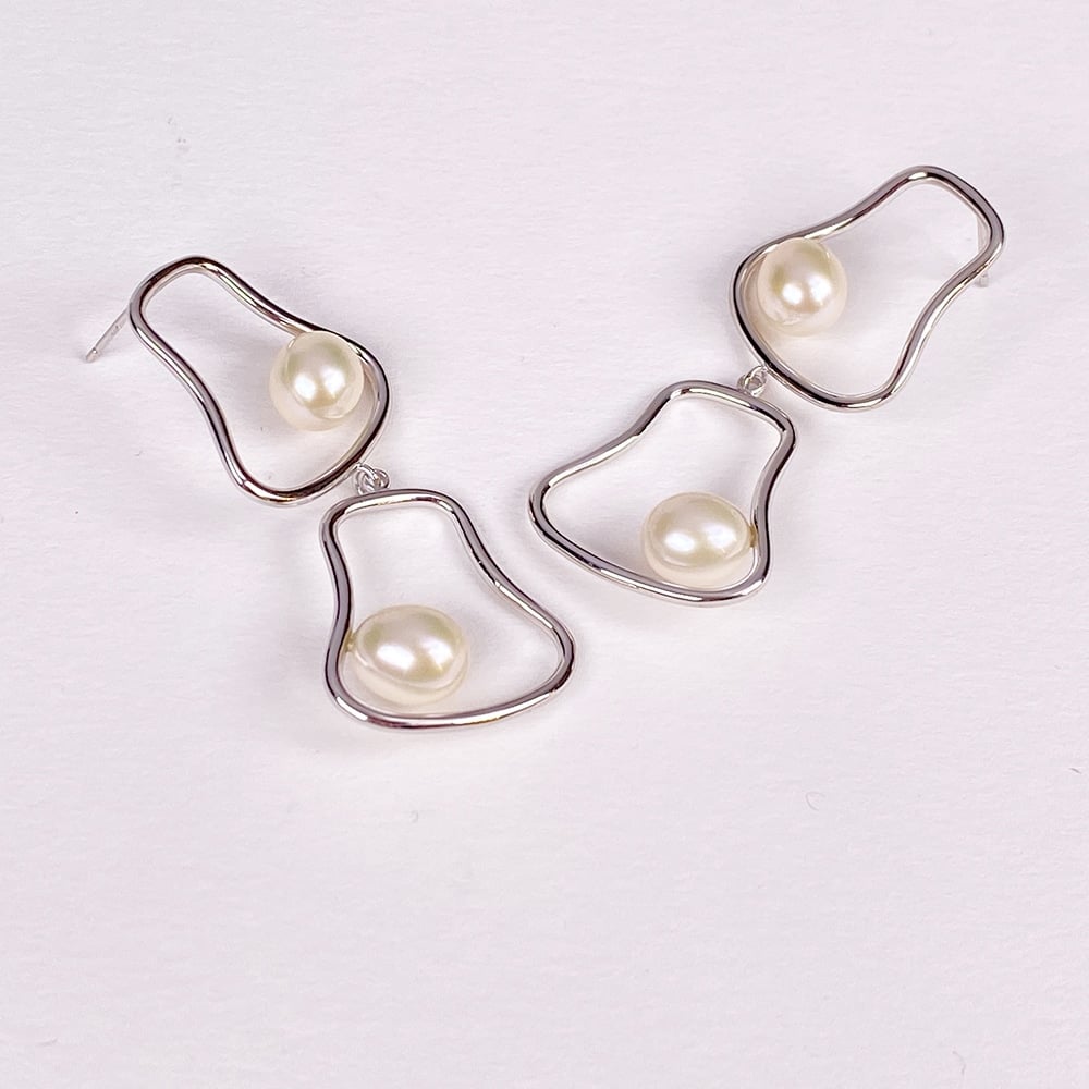 Faro Long Pearl Earrings