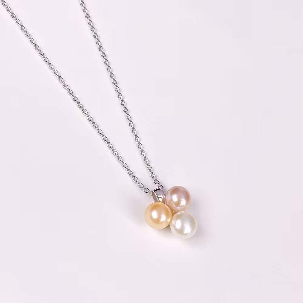 Esencia Triple Pearl Pendant