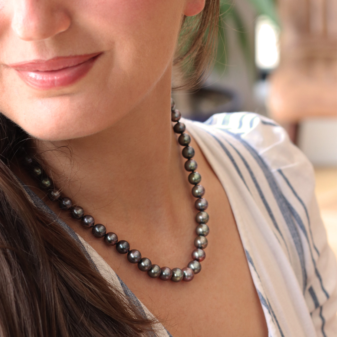 Model wearing peacock freshwater string necklace